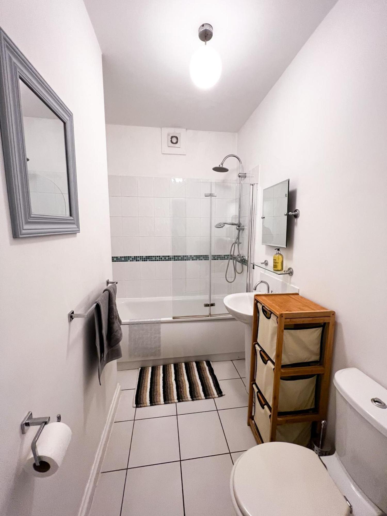 Apartamento The Den 2 Bedroom Serviced By Altoluxoexperience Short Lets & Serviced With Free Wifi *