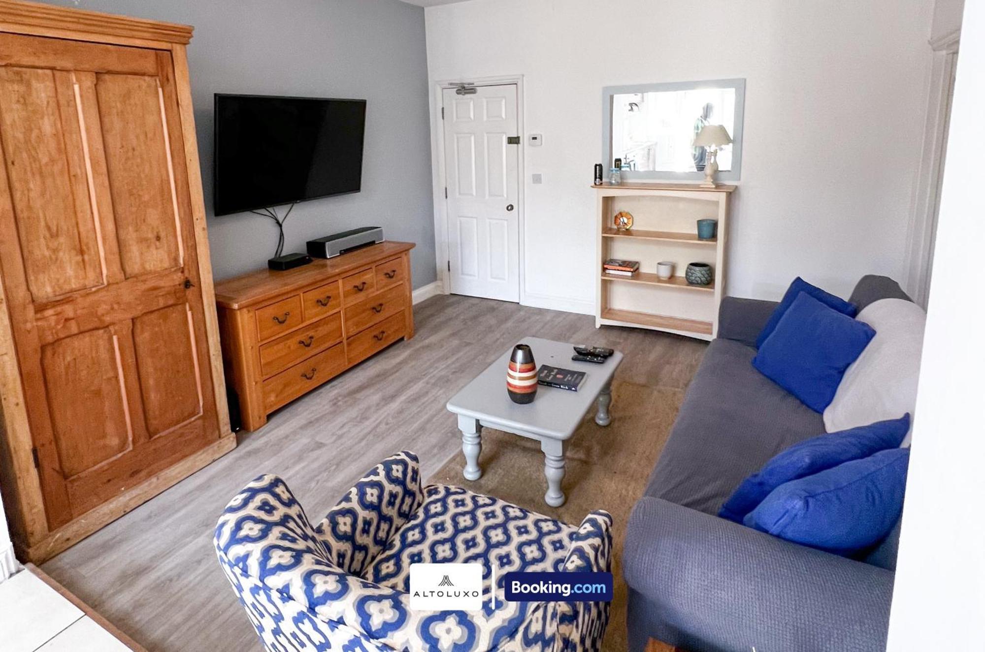 The Den 2 Bedroom Serviced By Altoluxoexperience Short Lets & Serviced With Free Wifi