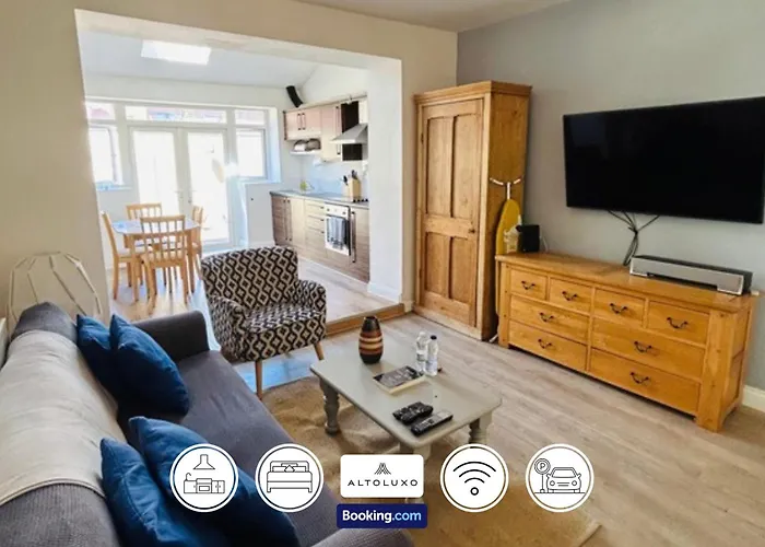 The Den 2 Bedroom Serviced Apartment By Altoluxoexperience Short Lets & Serviced Accommodation With Free Wifi